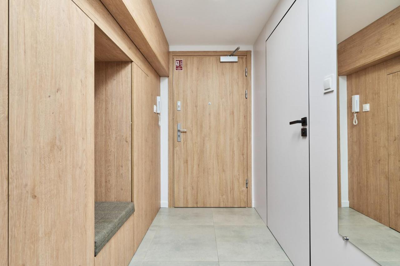 Mezzanine Studio Apartments Zarembowicza Wroclaw Airport By Renters Ngoại thất bức ảnh