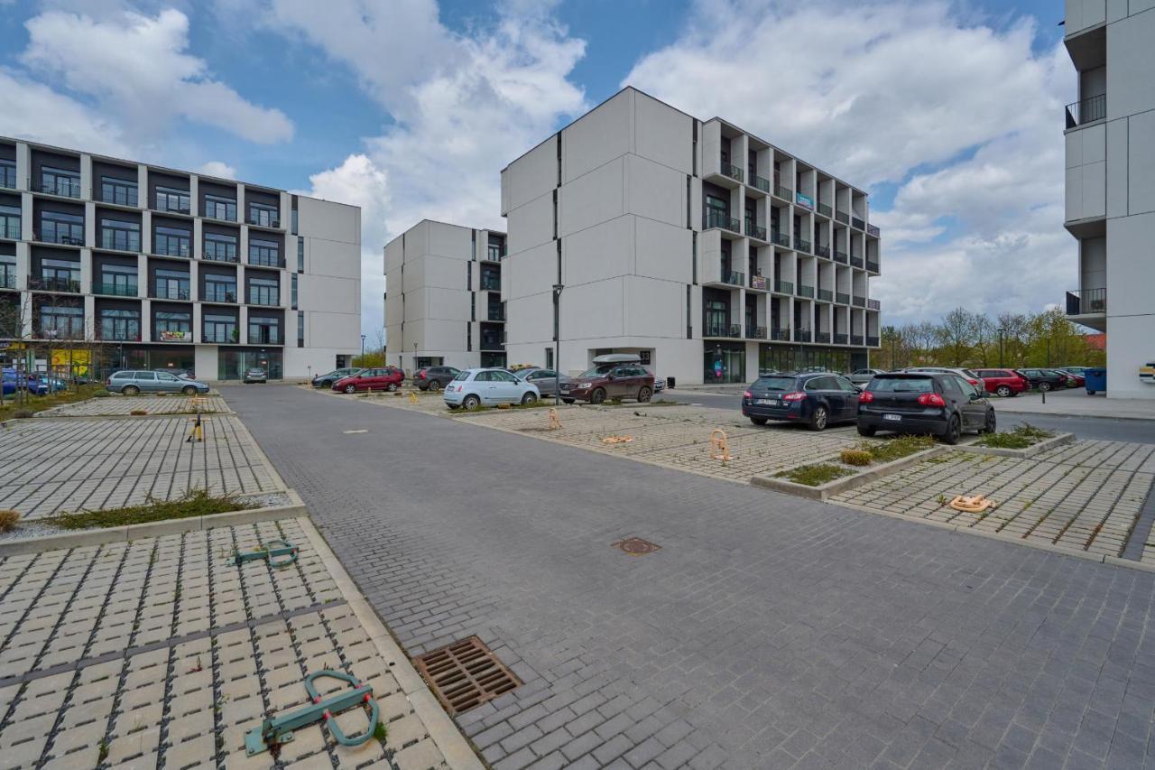 Mezzanine Studio Apartments Zarembowicza Wroclaw Airport By Renters Ngoại thất bức ảnh
